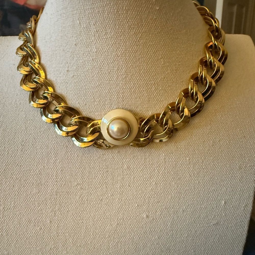 Vintage Signed Monet Gold Plated Double Link Chain Faux Pearl Pendant Necklace.